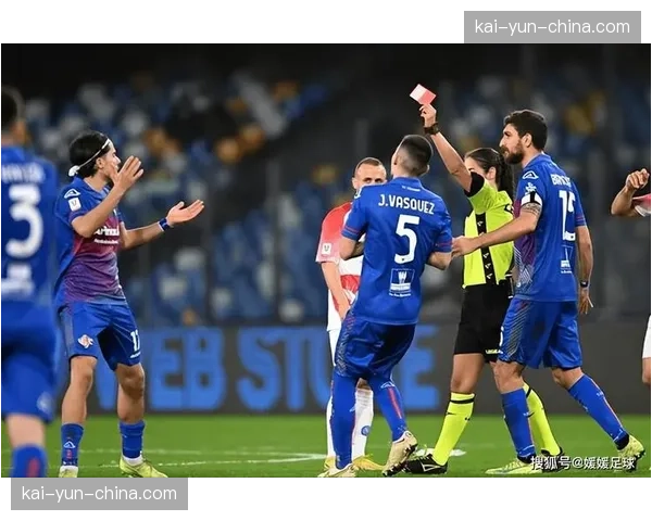 特写：VAR长时间审核后取消水晶宫点球，主帅格拉斯纳愤怒抗议